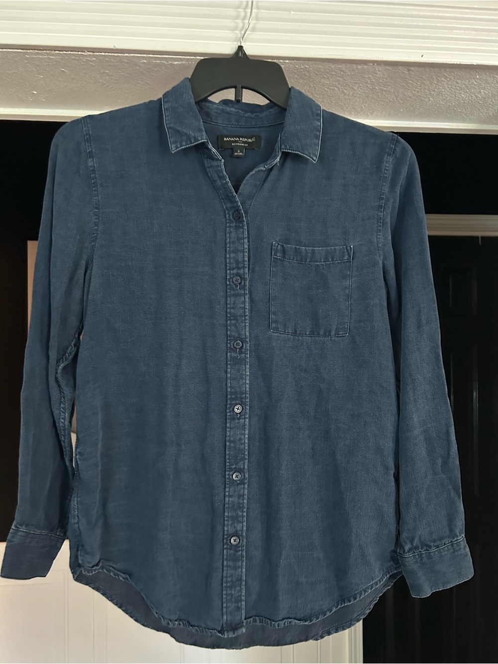 Banana Republic Men's Denim-Style Blue Button Down Shirt